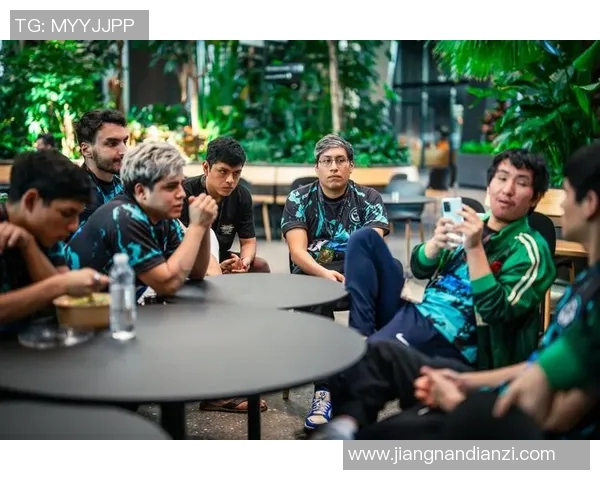 DOTA2赛场上FPX快攻策略的优劣分析与战术反思